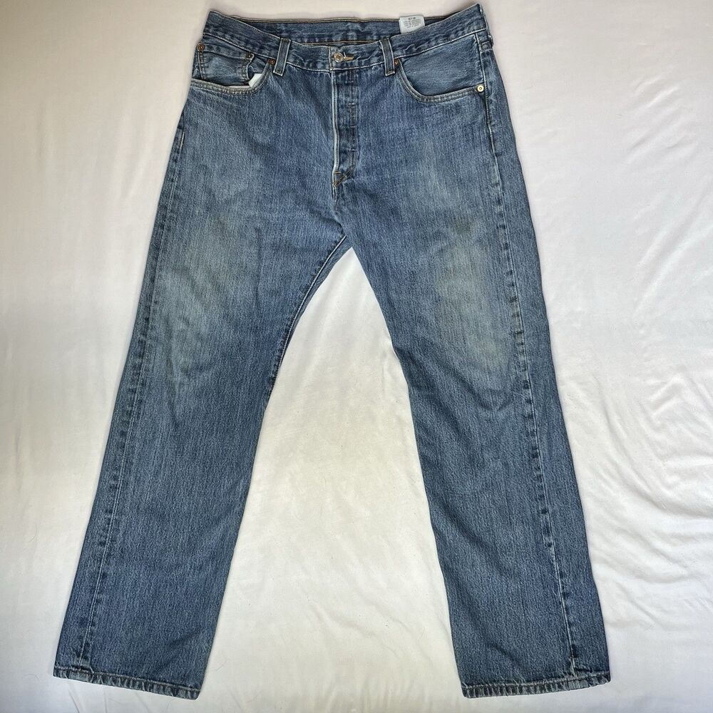 Levis 501 Original Fit Jeans Mens 36x31 (Tag 36x32) Button Fly Medium Wash